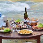 מלון Gorge Club 4*