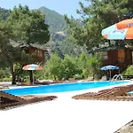 מלון Gorge Club 4*