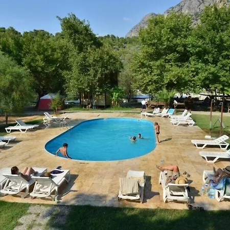 Gorge Club מלון 4*